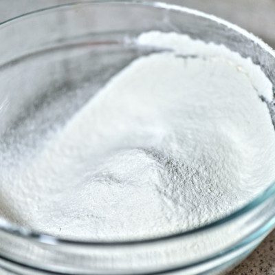 过氧化苯甲酰用作小麦粉的漂白剂。