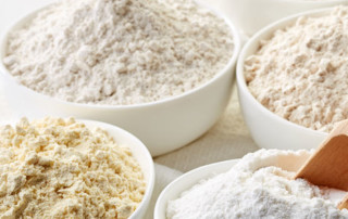 不同类型的无麸质面粉，比如米粉。