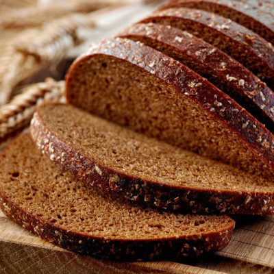 黑麦面包是一种品种面包，具有不同的风味和致密的质地。