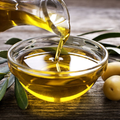 橄榄油是从全橄榄提取的脂肪。