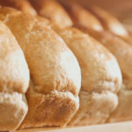 面包烘焙试验是一种受控的小规模平底锅面包生产运行，由面粉厂和面包店的研发和/或QC部门进行实验室或试点工厂水平进行。