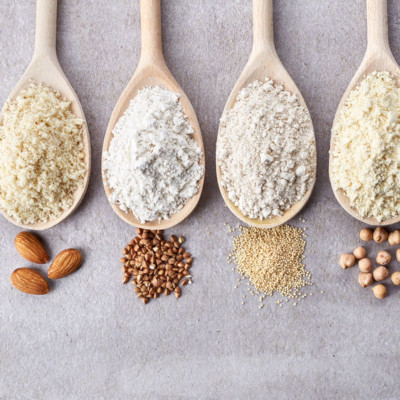 无麸质面粉或混合物是干混合物，可以取代或替代面包店产品的麸质。
