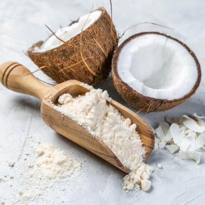 椰子粉，高度营养和无麸质，是一种碾碎的椰子粉。
