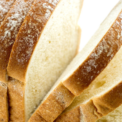 淀粉酶是一种水解酶，有助于在面包中发酵，体积和颜色。