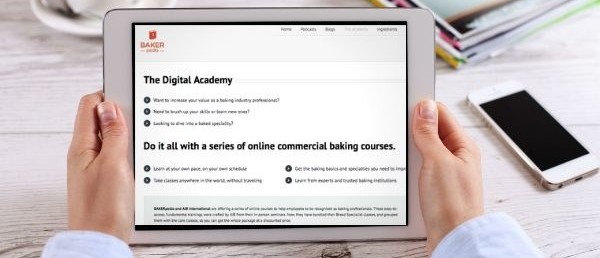 与Bakerpedia Academy一起使用在线课程或实践培训。