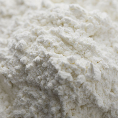 面粉，一种由磨碎的麦粒制成的细粉，是大多数烘焙食品的主要成分。