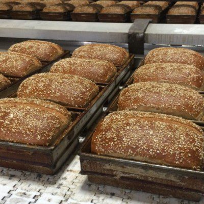 盘润滑是高速面包店每小时加工数千条面包的关键步骤。