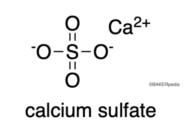 硫酸钙是一种食品添加剂，其用作抗浸泡剂，面团调理剂和加强剂，面粉处理剂，pH调节剂，加厚剂和酵母食品。