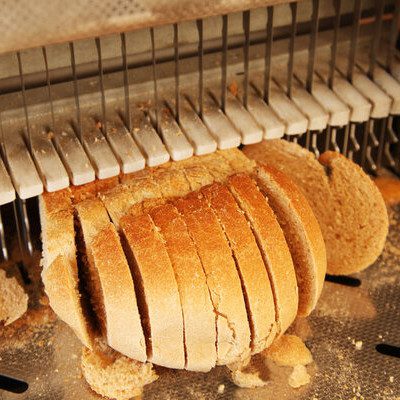 面包切片是为了方便和控制分量而将面包切成单片