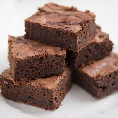 布朗尼是用巧克力烘焙而成的方形或长方形的产品。