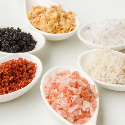 海盐有多种品种和颜色。
